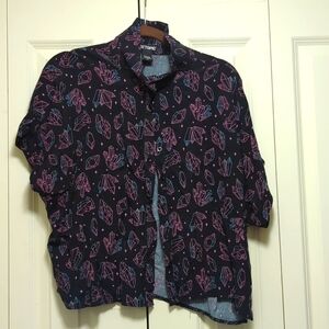 Hot Topic Crystal Flowy Crop button up, XL